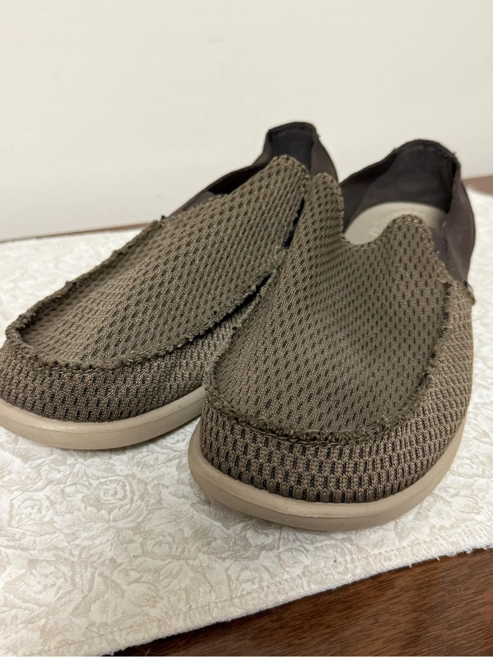 Crocs Men’s Santa Cruz Loafers Slip Ons Size 9 Brown/Tan